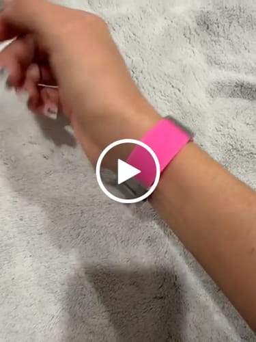 Customer video review of Paquete Duo - 2 brazaletes + 2 emblemas
