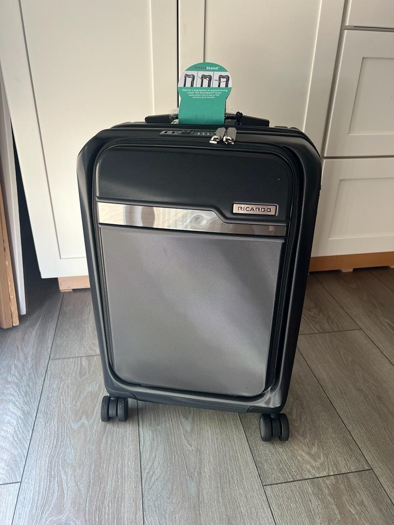Customer photo review of Brentwood Hardside 21" FastAccess Front Opening Carry-On Expandable Spinner