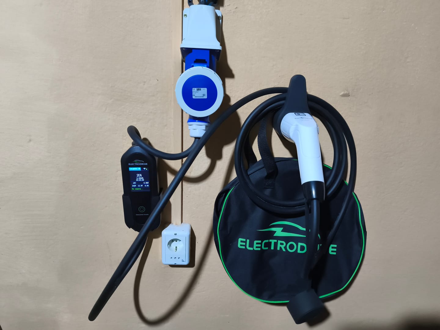 Customer photo review of Cargador Para Vehículos Eléctricos 7 kW Tipo 2 Wallbox