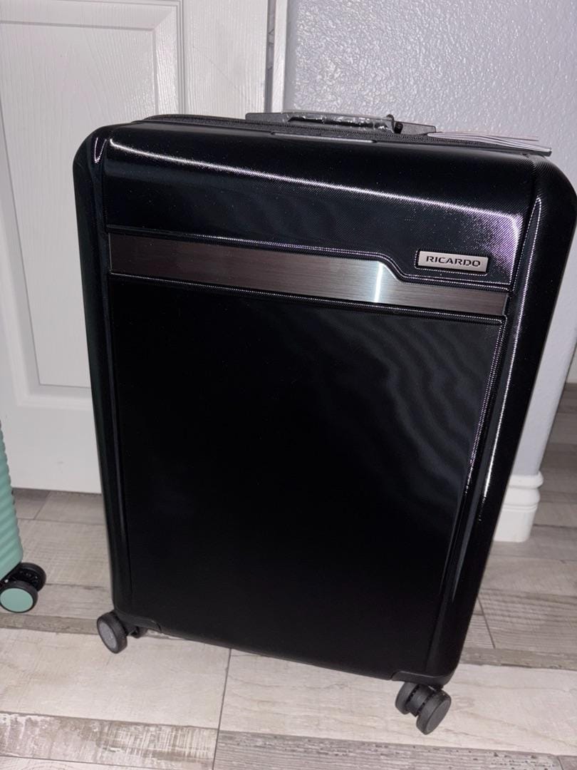Customer photo review of Brentwood Hardside 25" Medium Check-In Expandable Spinner