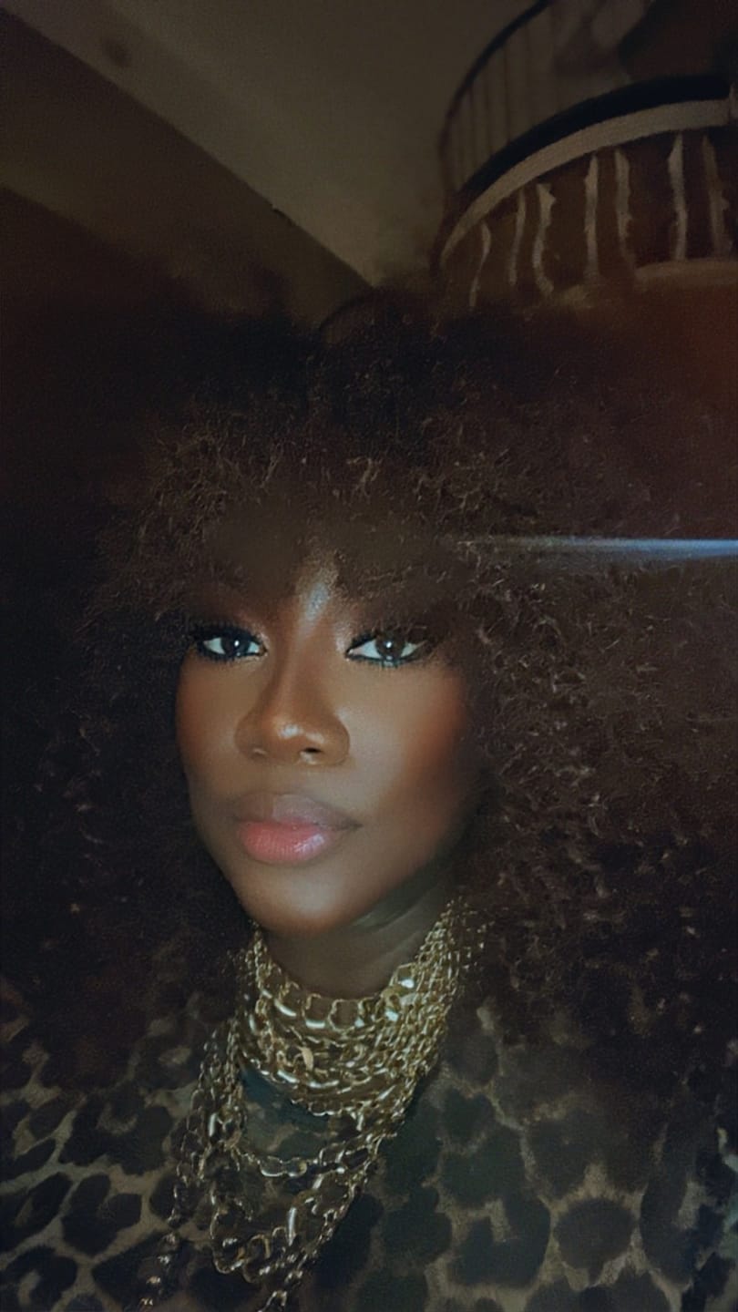 Customer photo review of Sensationnel Curls Kinks & Co Synthetic Hair Glueless HD Lace Wig - Y PART KINKY ZIGZAG CURLS 14