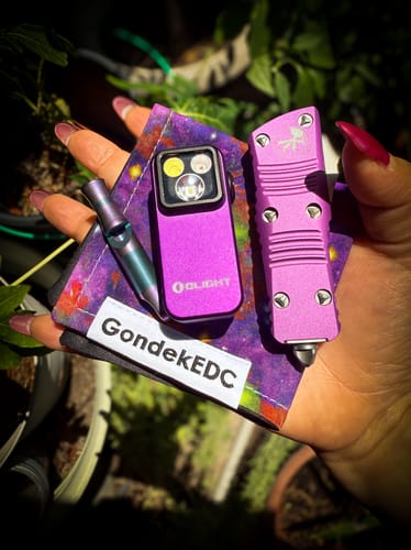 Tassanee A. review of Nebula Hamilton Hank - 7x7 Cotton & Microfiber Handkerchief - Made in USA image 1 out of 1