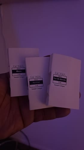 Customer photo review of Cologne Samples
