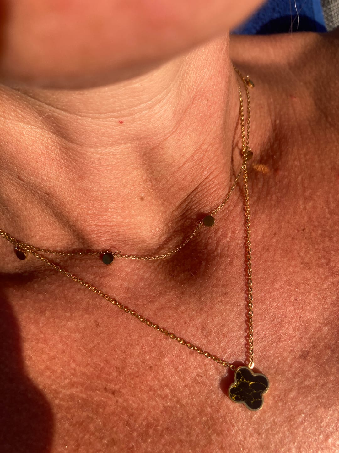 Customer photo review of Black-Gold Clover Kette | 18K vergoldet