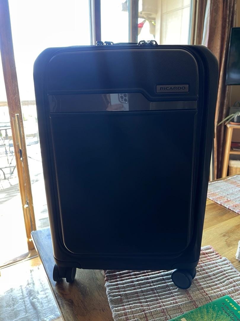 Customer photo review of Brentwood Hardside 21" FastAccess Front Opening Carry-On Expandable Spinner