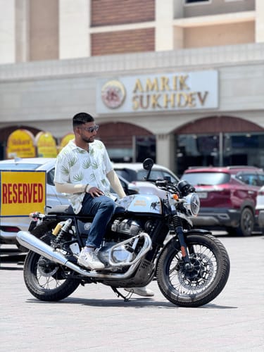 Customer photo review of Noir | Grey Square Sunglasses for Men & Women | MG7156