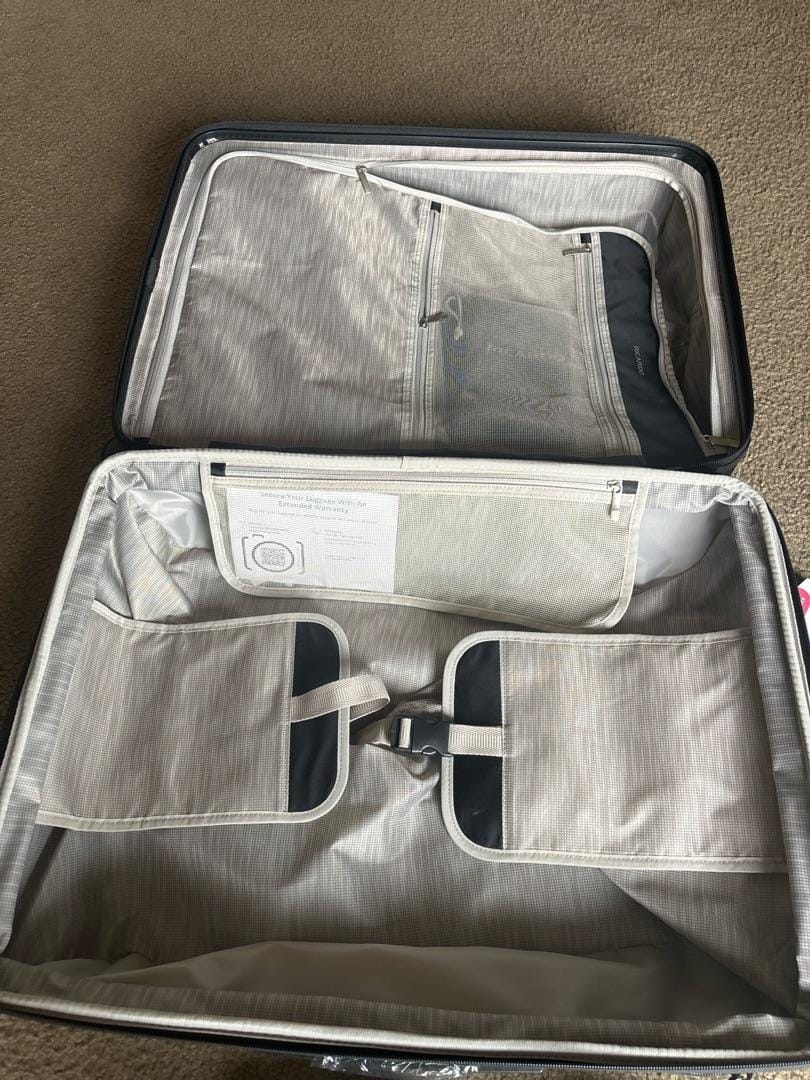 Customer photo review of Brentwood Hardside 25" Medium Check-In Expandable Spinner