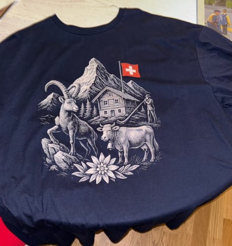 Customer photo review of Berg T-Shirt - Schweizer Identifikation