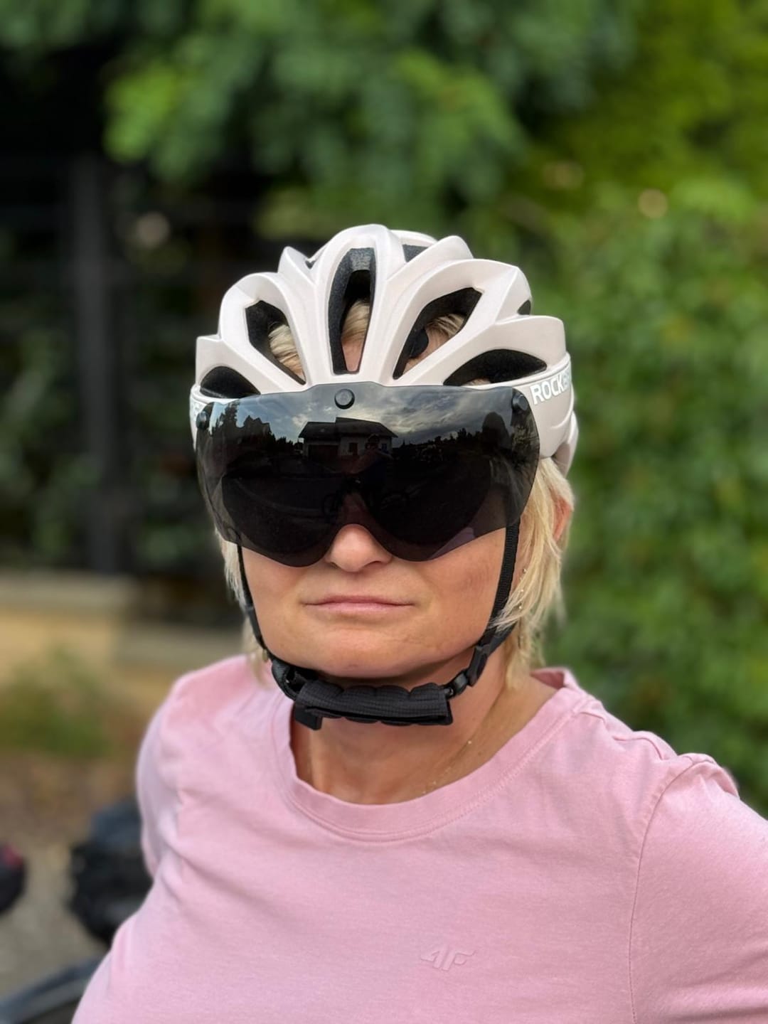Customer photo review of Kask Rowerowy Dla Dorosłych z Goglami Zmieniającymi Kolor -TT-36