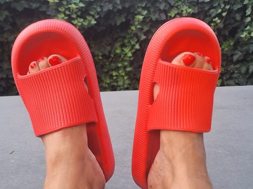 Customer photo review of HappyFlops