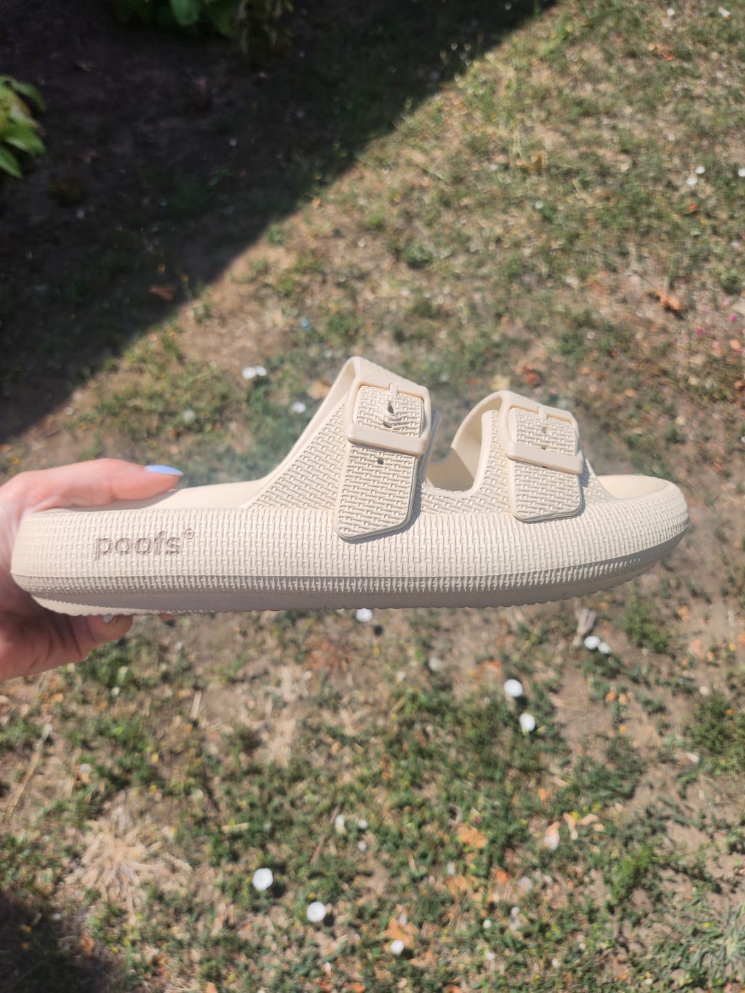 Customer photo review of Poofs Breeze women