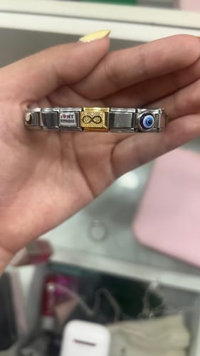 Customer photo review of Charm Infinito Dorado