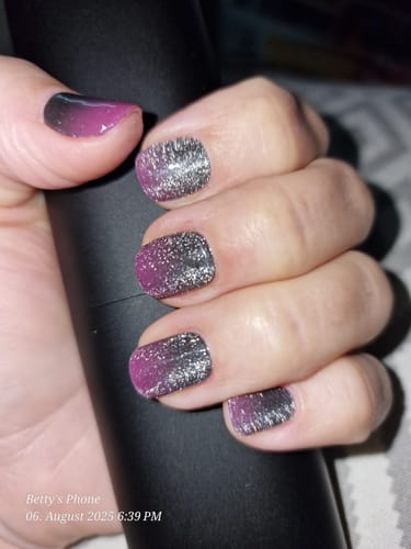 Elzbieta S. review of UV Gel: Fuchsia Ombré Cateye image 1 out of 1