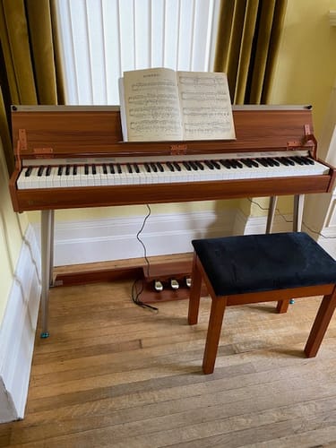 Customer photo review of Donner DDP-80 PLUS Wooden Style 88 Key Weighted Digital Piano with Piano Lid, Stand and 3 Pedal