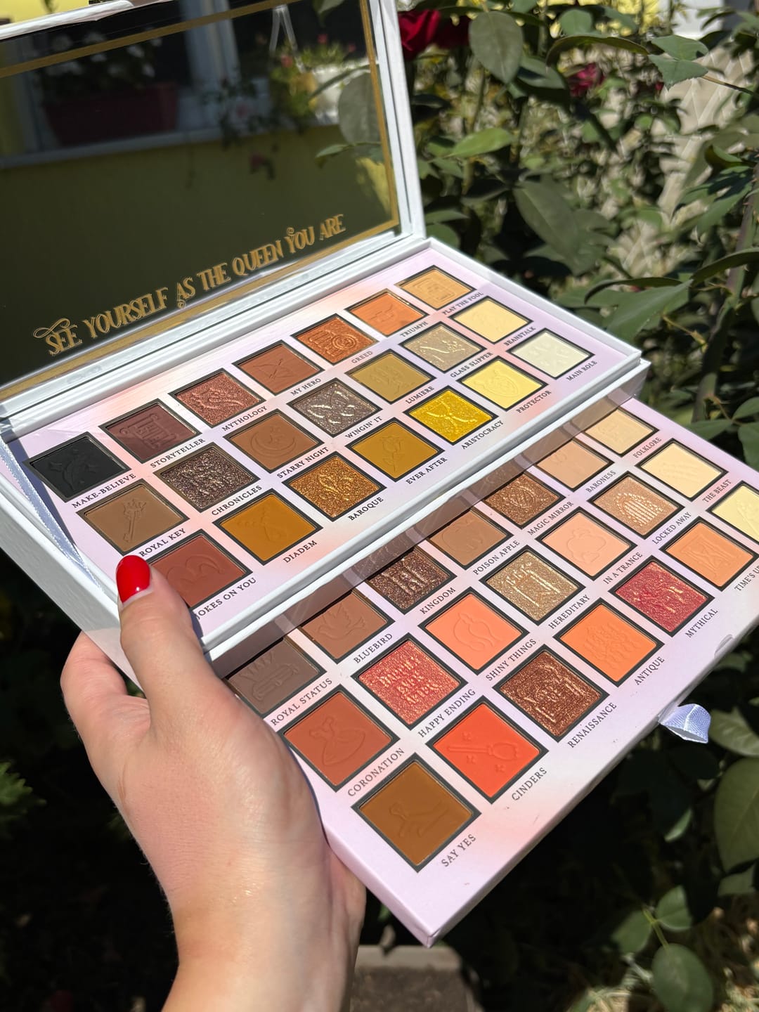 Revue de photos client de la palette de fards à paupières neutres If The Crown Fits de P. Louise