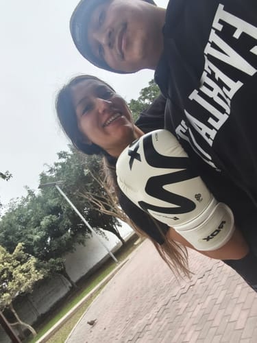 Customer photo review of Guantes de Boxeo Noir F15