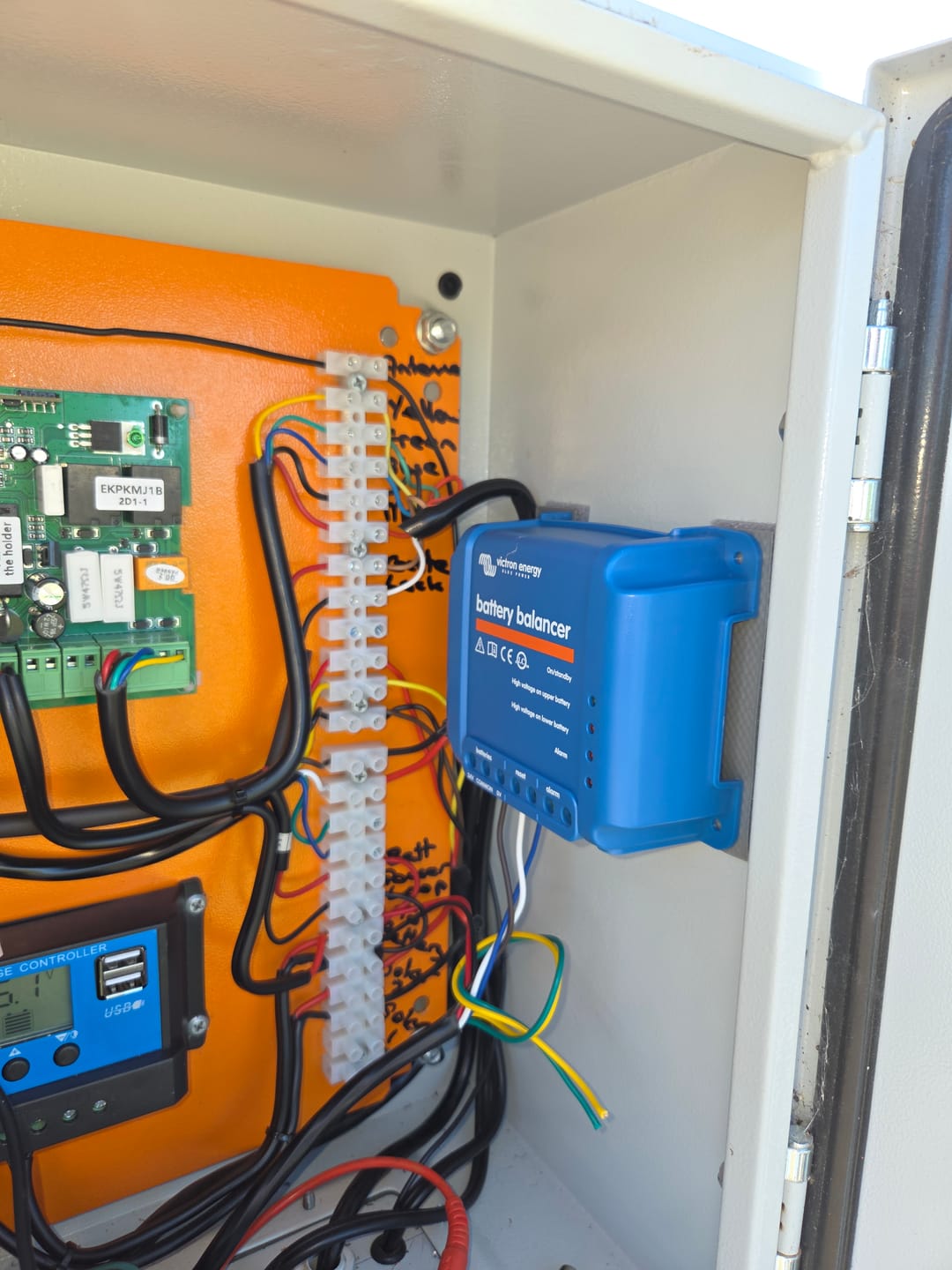 Customer photo review of Victron | Battery Balancer | (BBA000100100)