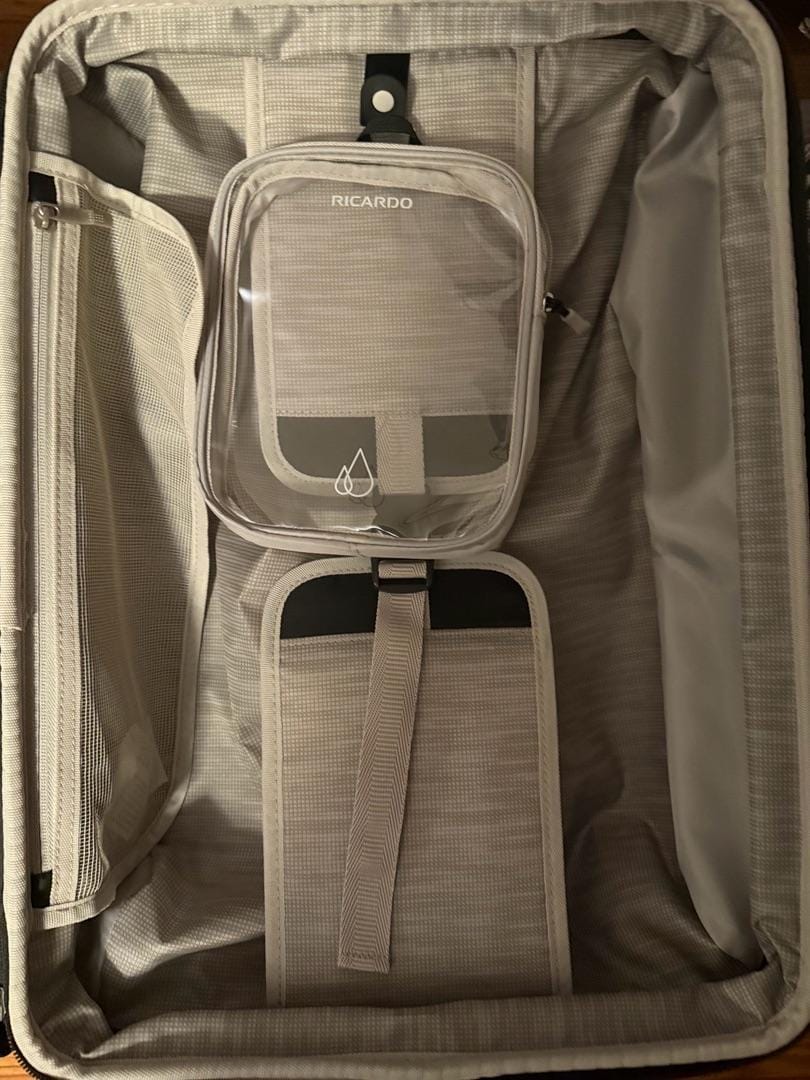 Customer photo review of Brentwood Hardside 21" FastAccess Front Opening Carry-On Expandable Spinner