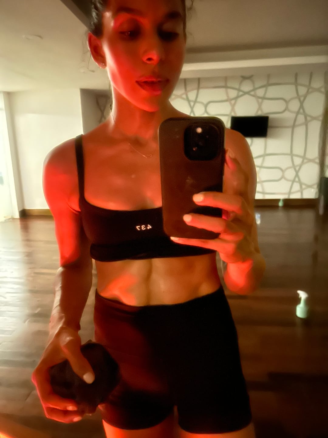 Customer photo review of The Ballet Tank / Black-Crème