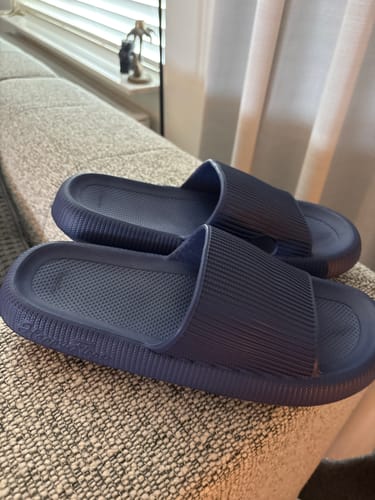 Customer photo review of HappyFlops