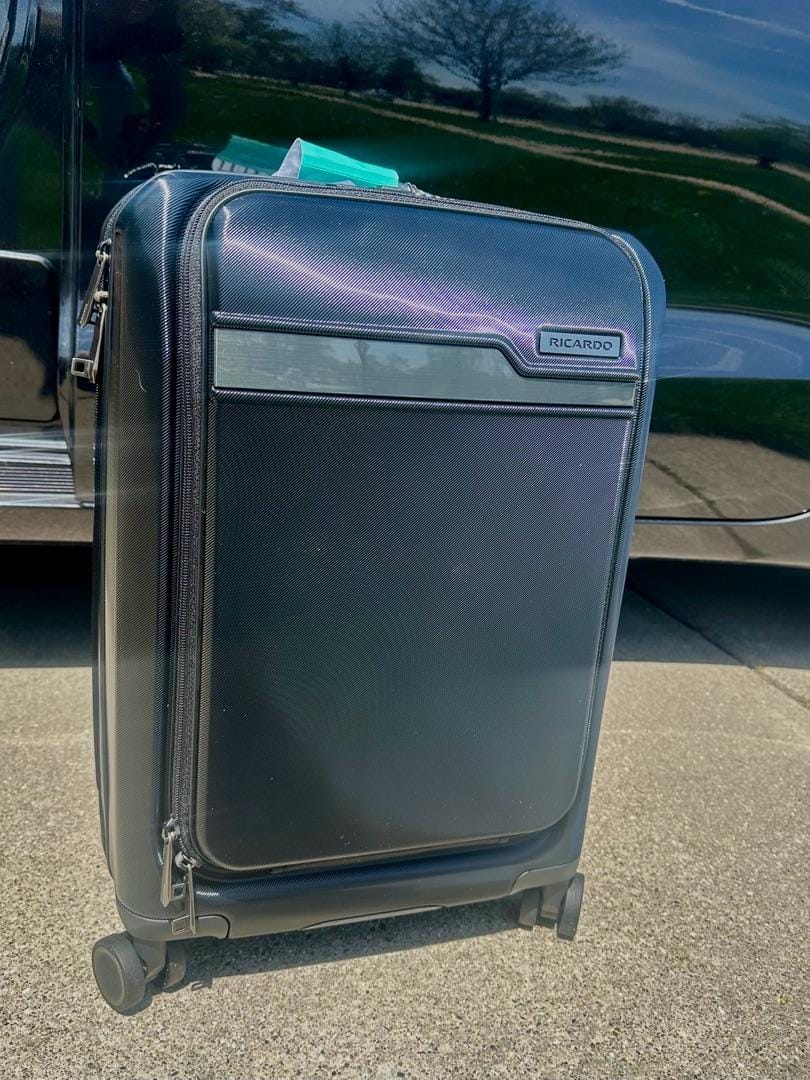 Customer photo review of Brentwood Hardside 21" FastAccess Front Opening Carry-On Expandable Spinner