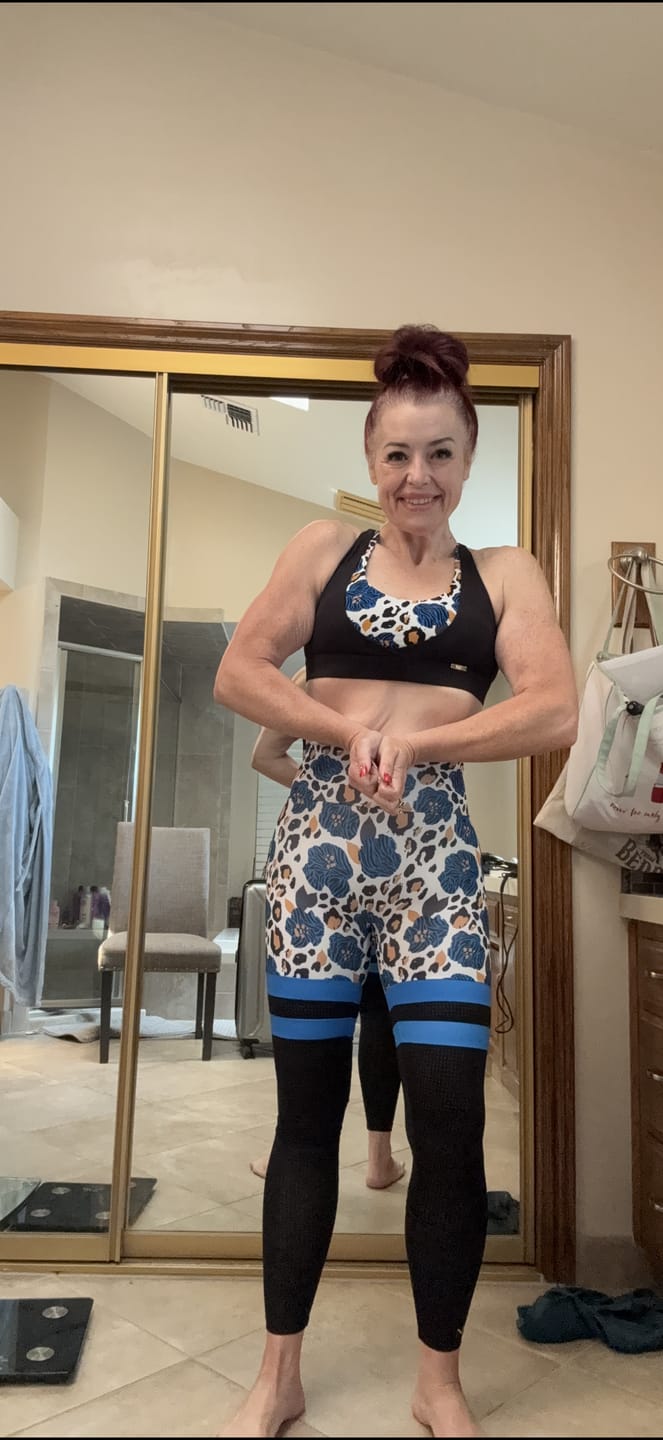 Customer photo review of Blue Blossoms scrunch legging