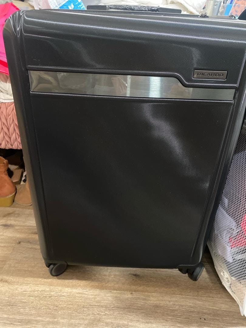 Customer photo review of Brentwood Hardside 25" Medium Check-In Expandable Spinner