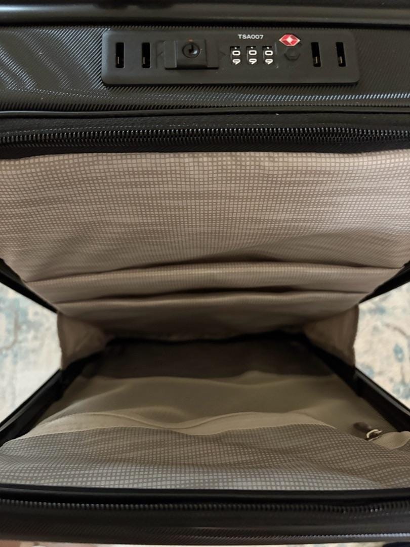 Customer photo review of Brentwood Hardside 21" FastAccess Front Opening Carry-On Expandable Spinner