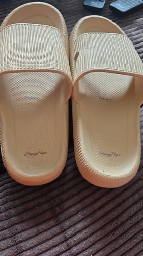 Customer photo review of HappyFlops