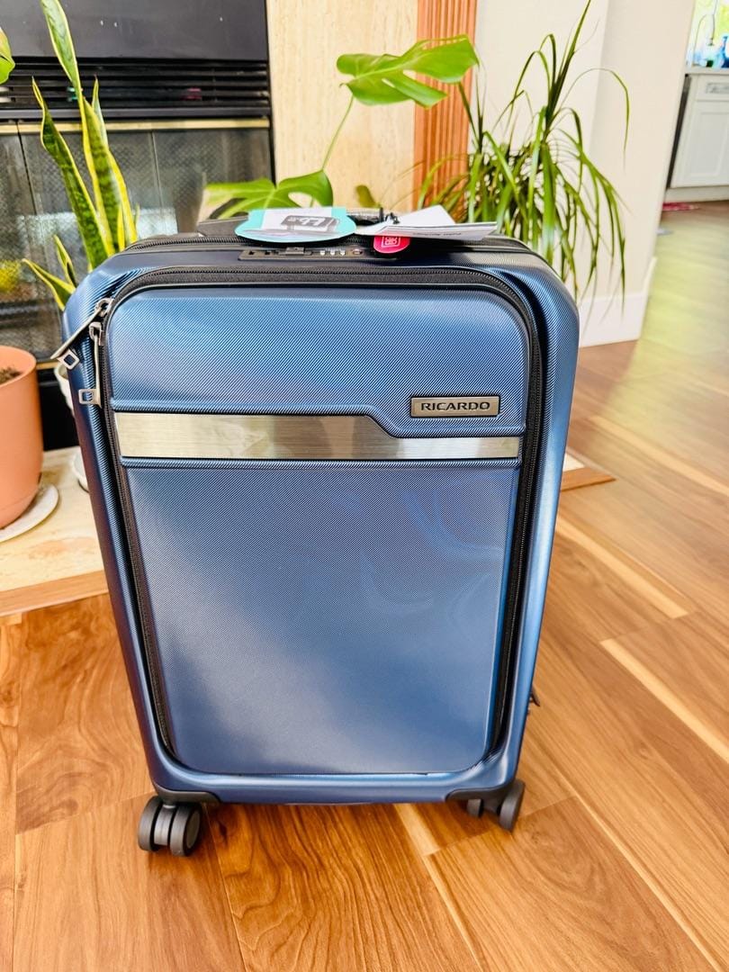 Customer photo review of Brentwood Hardside 21" FastAccess Front Opening Carry-On Expandable Spinner
