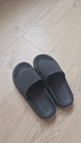 Customer photo review of HappyFlops