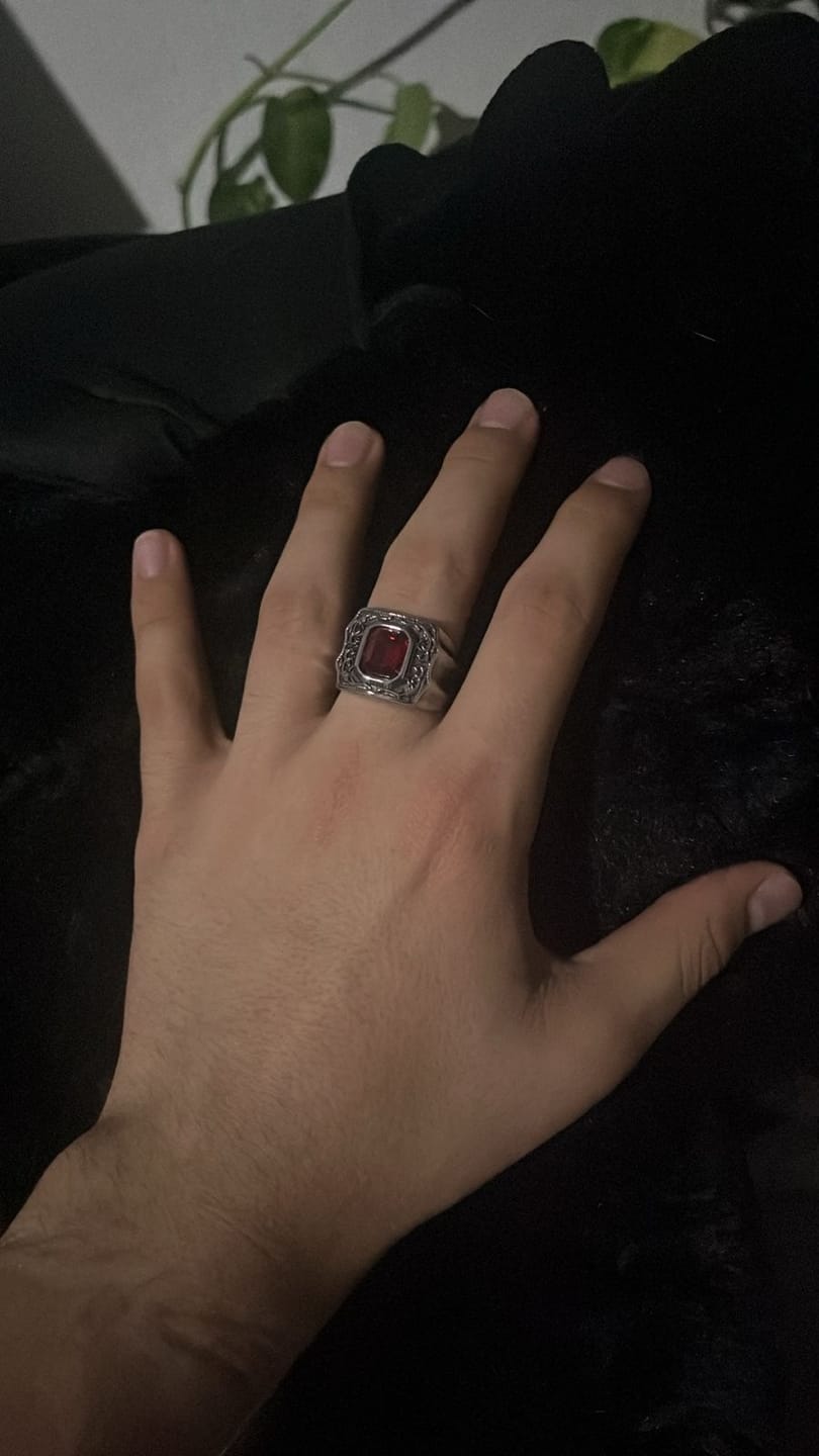 Customer photo review of Anillo Piedra de Cristal
