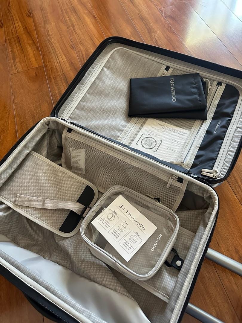 Customer photo review of Brentwood Hardside 21" FastAccess Front Opening Carry-On Expandable Spinner