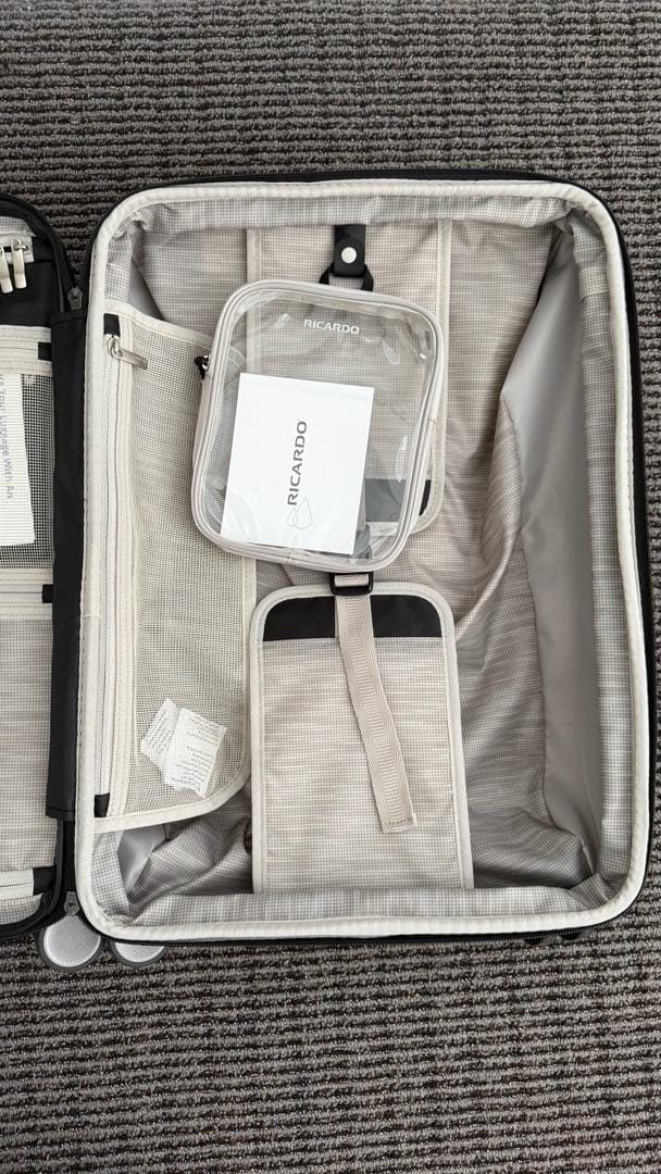 Customer photo review of Brentwood Hardside 21" FastAccess Front Opening Carry-On Expandable Spinner