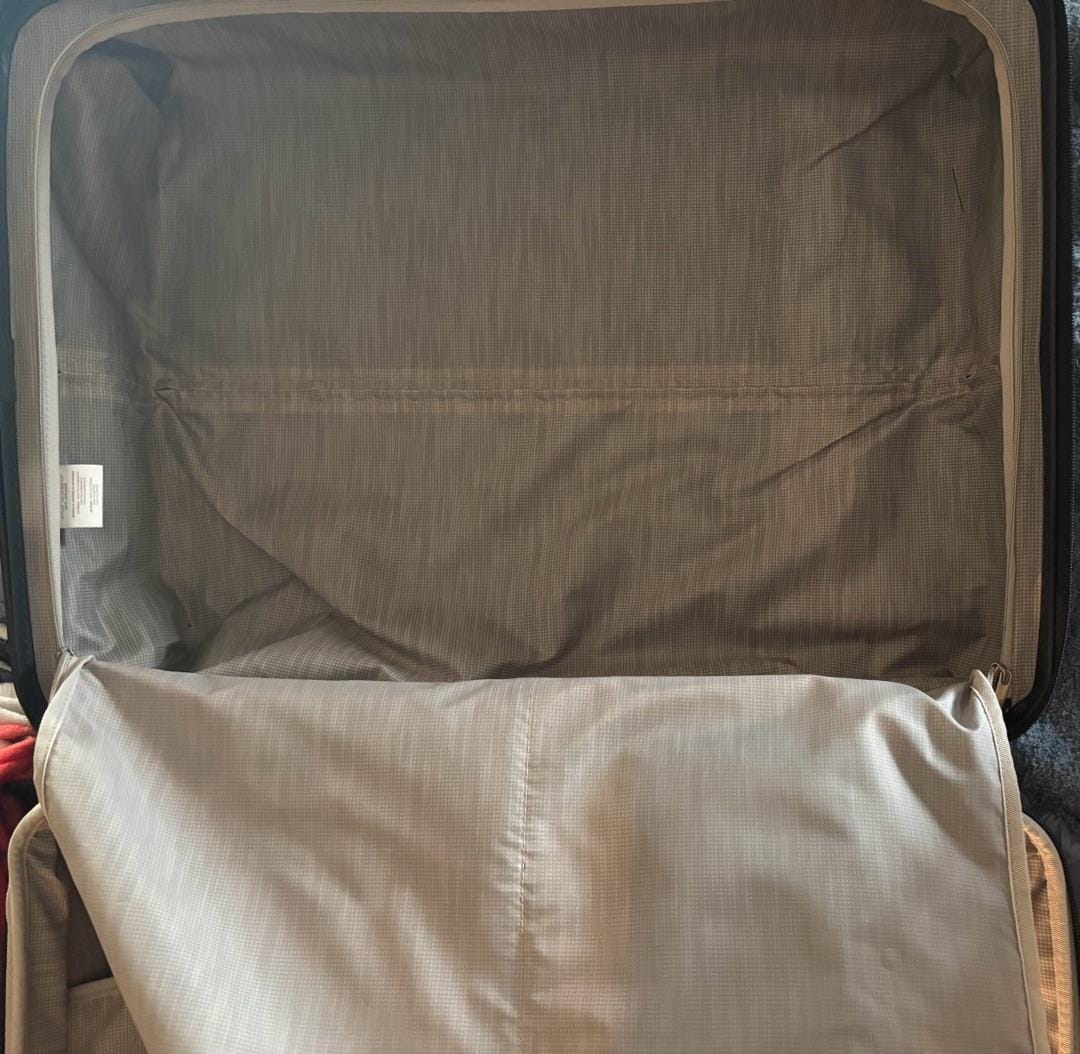 Customer photo review of Brentwood Hardside 25" Medium Check-In Expandable Spinner