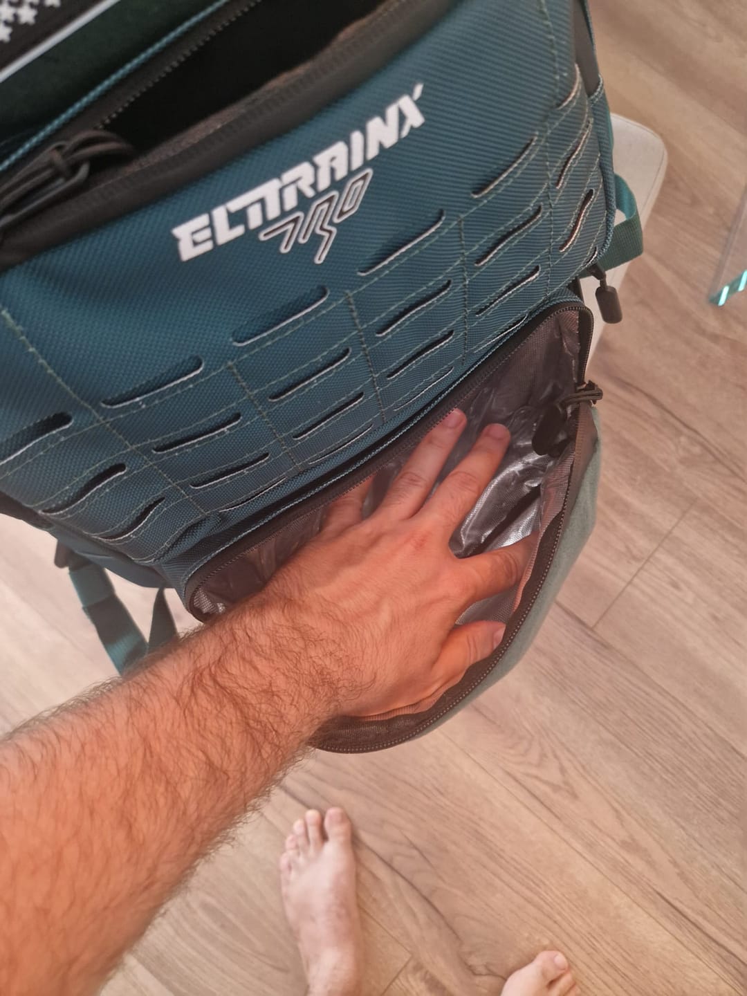 Customer photo review of Mochila Pro Series 45L Dust Green