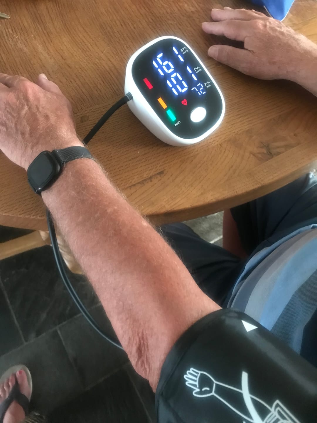 Customer photo review of Zeer nauwkeurige bovenarm bloeddrukmeter / meten via bovenarm / detectie van hartritmestoornissen / met slimme geheugenfunctie voor thuisgebruik (bloeddrukmeter)
