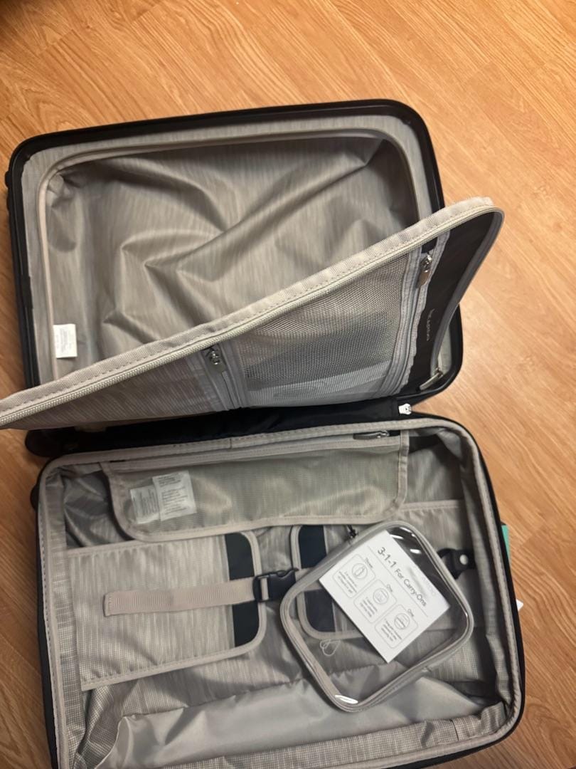 Customer photo review of Brentwood Hardside 21" FastAccess Front Opening Carry-On Expandable Spinner