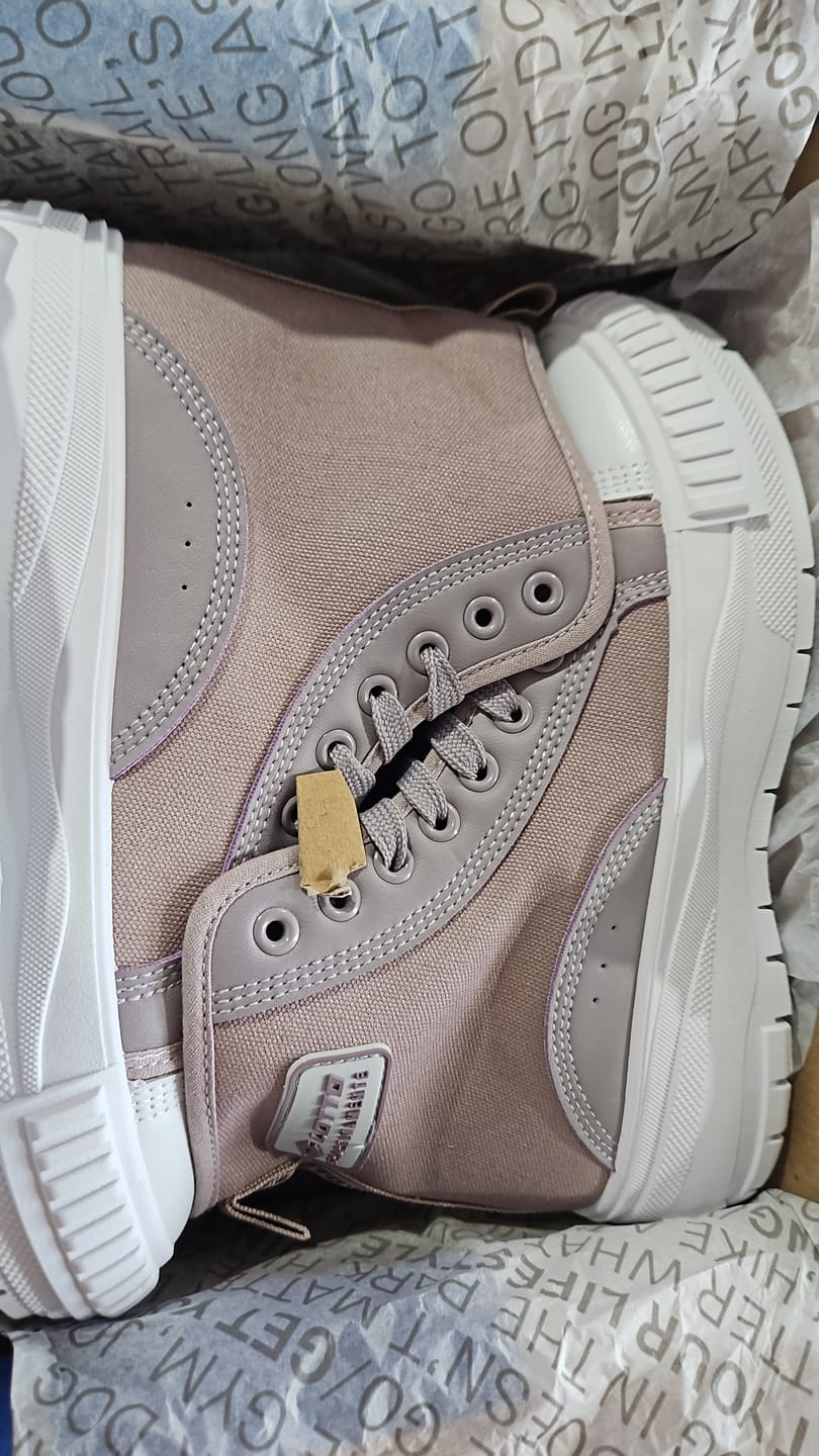 Customer photo review of Tenis Bota Ruvin Women