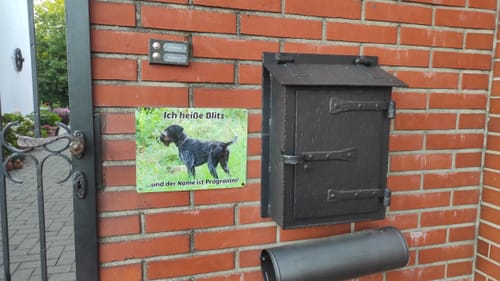 Customer photo review of Hunde-Türschild personalisiert mit Foto & Text (UV- und wetterfest)