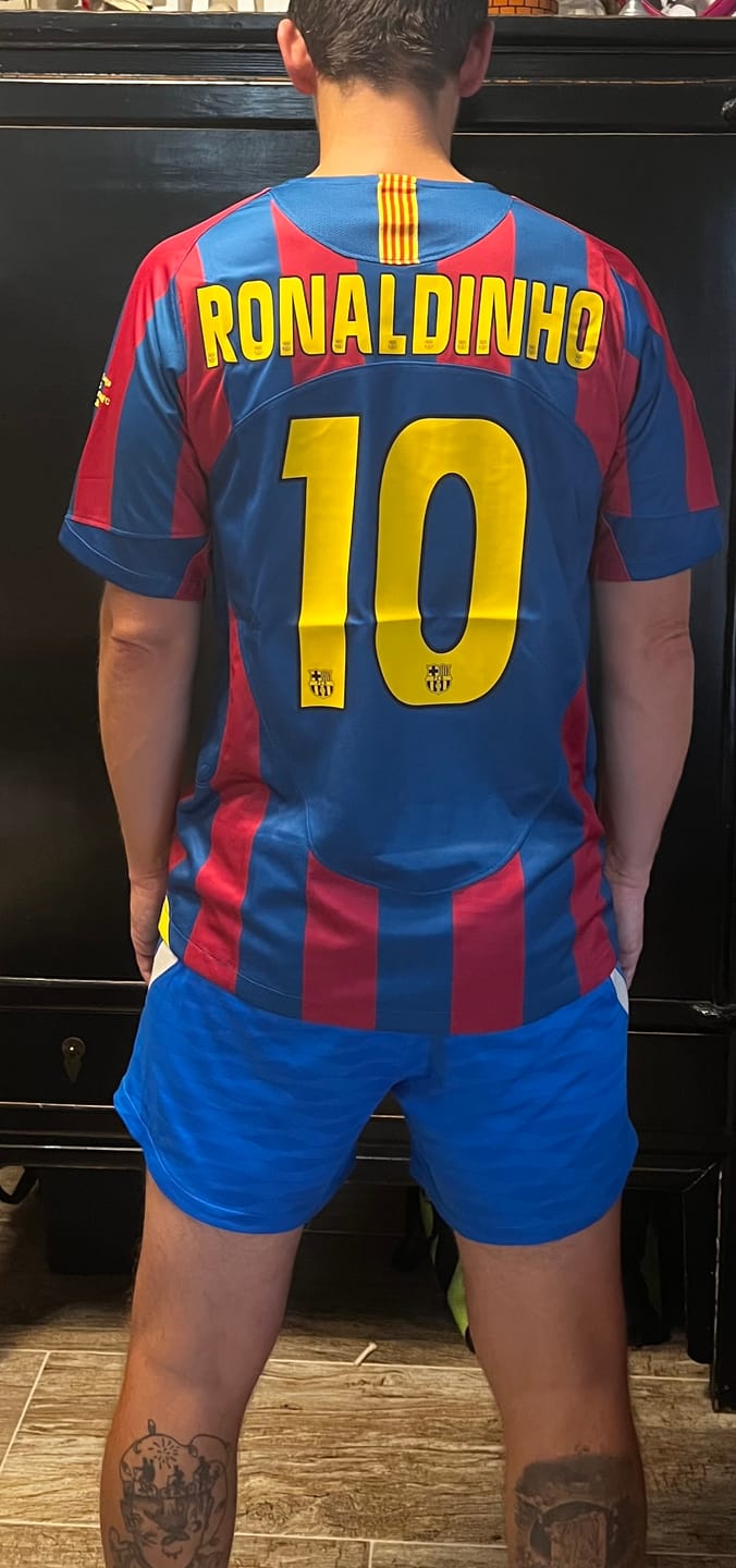 Customer photo review of Ronaldinho Gaucho Barcelona 2006 Final Retro Short Sleeve Football Jersey