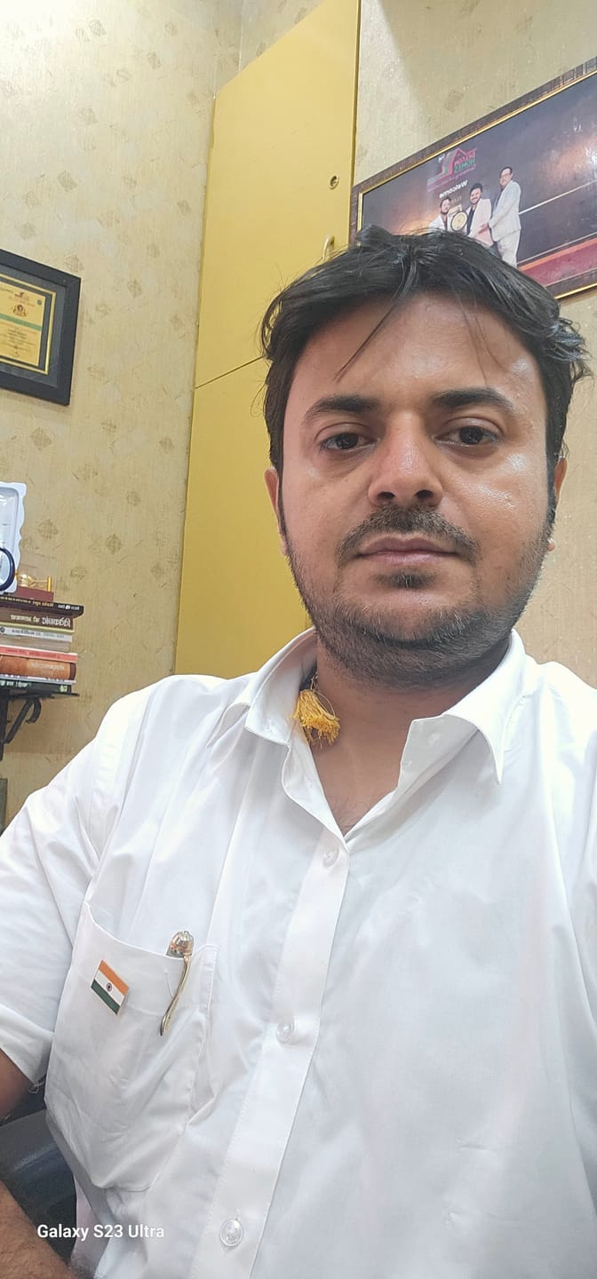 Customer photo review of User Cotton - 100% Cotton Formal White Shirts Pack Of 2 Combo For Men | Uathayam