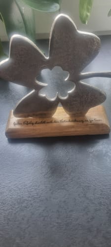 Customer photo review of Graviertes Deko Kleeblatt mit Wunschtext 15cm personalisiertes Geschenk