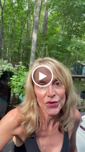 Customer video review of Besque™ Magic Body Oil - 100ml