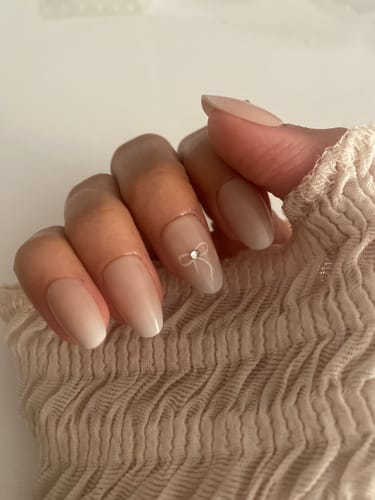 Customer photo review of Pearl Bow - Short Almond - 30 Adet Takma Tırnak