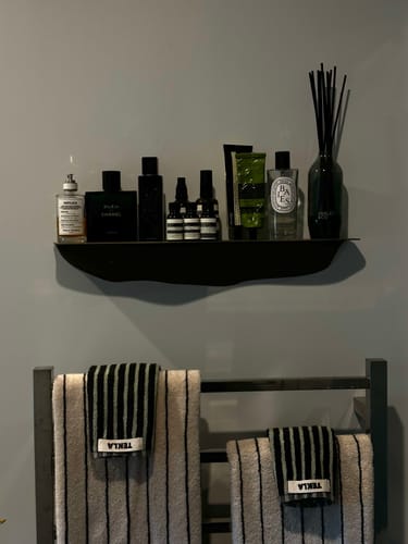 Customer photo review of FOLD Wavy Shelf 550 - Elements