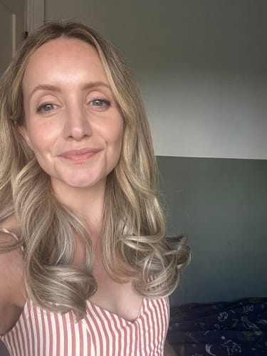 Customer photo review of Stranded 16" One Piece Flicky Clip-in Hair Extension - Colour #18/22 Iris