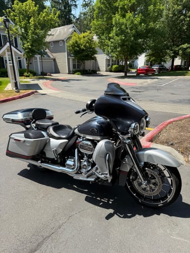 Customer photo review of HR3 Charred Steel & Lightning Silver 5.5" Razor Style Tour Pack Luggage For 14-24 Harley Touring