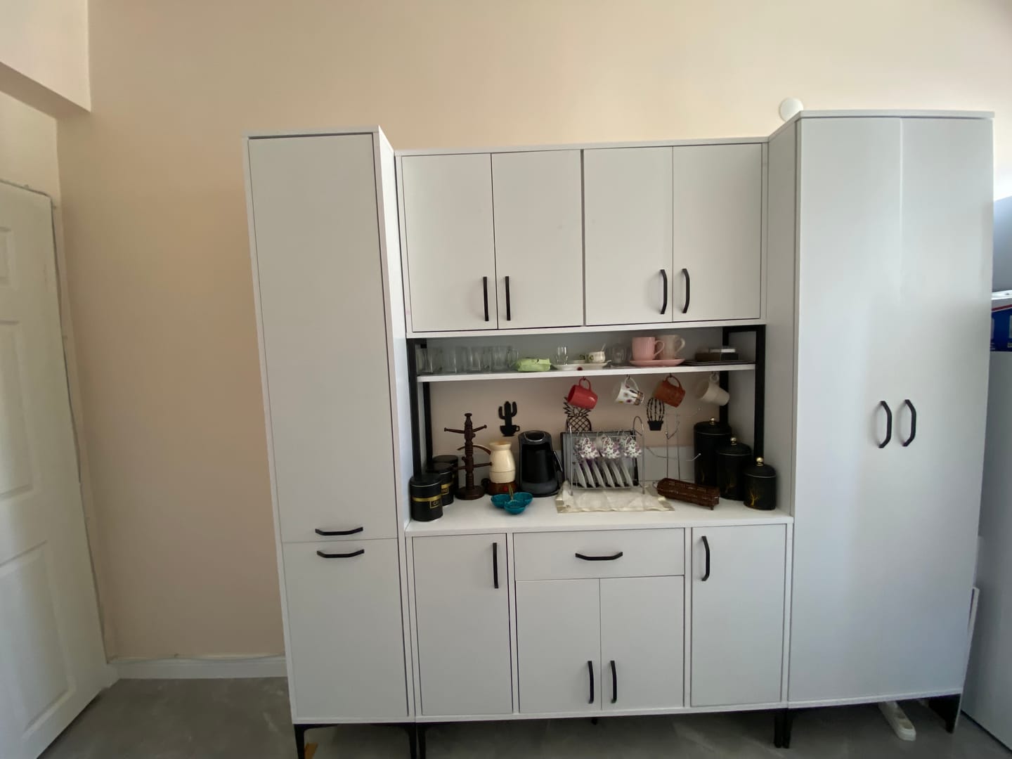 Customer photo review of Rani JE132 Çok Amaçlı Dolap 12 Kapaklı 1 Çekmeceli Kiler Mutfak Dolabı Beyaz