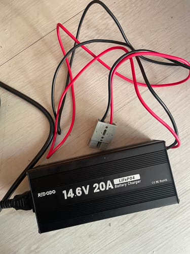 Customer photo review of Redodo Chargeur de Batterie LiFePO4 14.6V 20A